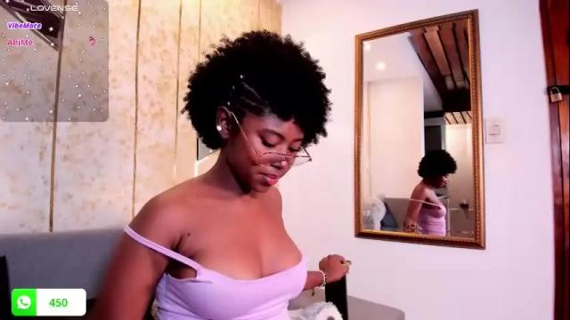 Image 10 of violeta_ruiz_ Stream on Chaturbate on 1 month ago