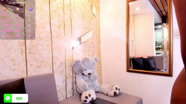 Image 4 of violeta_ruiz_ Stream on Chaturbate on 1 month ago