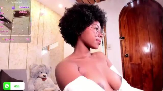 Image 12 of violeta_ruiz_ Stream on Chaturbate on 1 month ago
