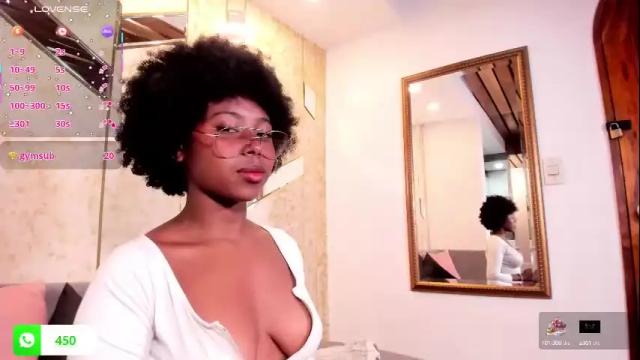 Image 8 of violeta_ruiz_ Stream on Chaturbate on 1 month ago