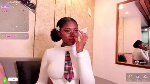 Image 12 of violeta_ruiz_ Stream on Chaturbate on 1 month ago