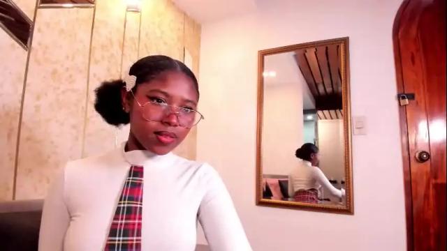 Image 2 of violeta_ruiz_ Stream on Chaturbate on 1 month ago