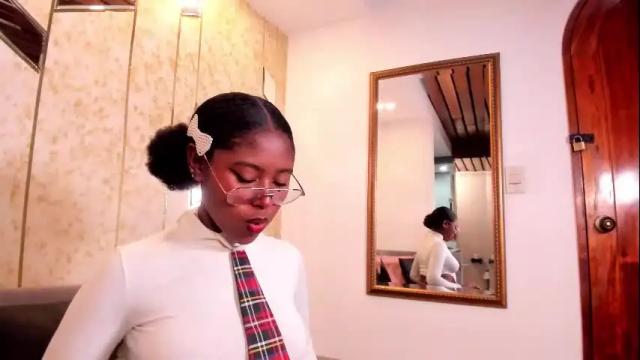 Image 6 of violeta_ruiz_ Stream on Chaturbate on 1 month ago