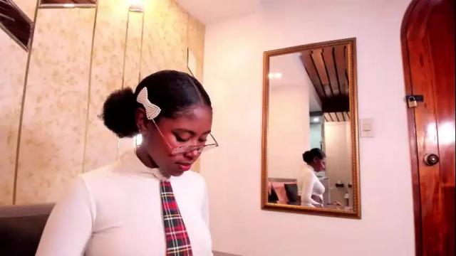 Image 7 of violeta_ruiz_ Stream on Chaturbate on 1 month ago