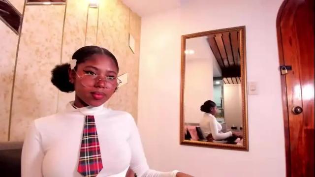 Image 8 of violeta_ruiz_ Stream on Chaturbate on 1 month ago