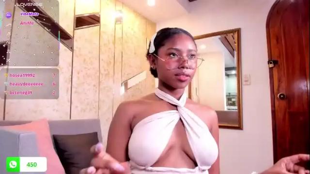 Image 2 of violeta_ruiz_ Stream on Chaturbate on 1 month ago