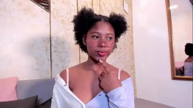 Image 6 of violeta_ruiz_ Stream on Chaturbate on 25 days ago