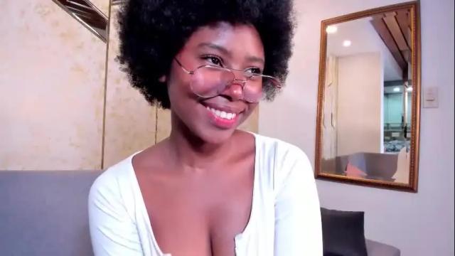 Image 7 of violeta_ruiz_ Stream on Chaturbate on 17 days ago