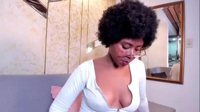 Image 8 of violeta_ruiz_ Stream on Chaturbate on 17 days ago