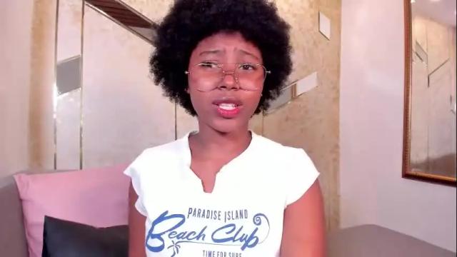 Image 2 of violeta_ruiz_ Stream on Chaturbate on 16 days ago