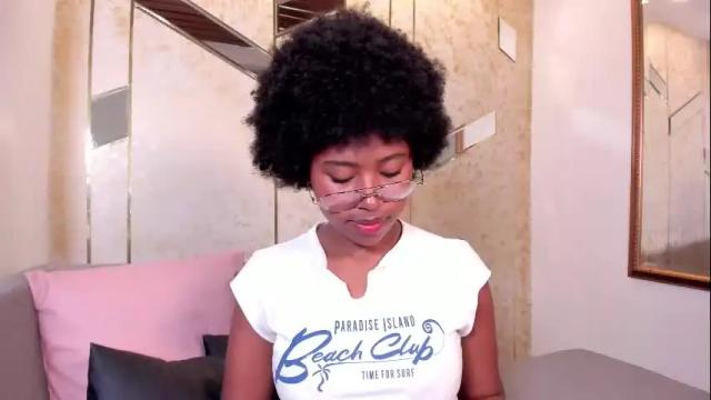 Image 3 of violeta_ruiz_ Stream on Chaturbate on 16 days ago