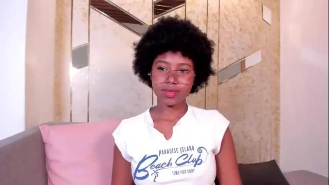 Image 4 of violeta_ruiz_ Stream on Chaturbate on 16 days ago