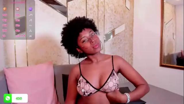 Image 12 of violeta_ruiz_ Stream on Chaturbate on 11 days ago