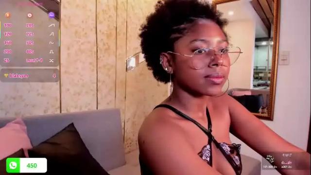Image 2 of violeta_ruiz_ Stream on Chaturbate on 10 days ago