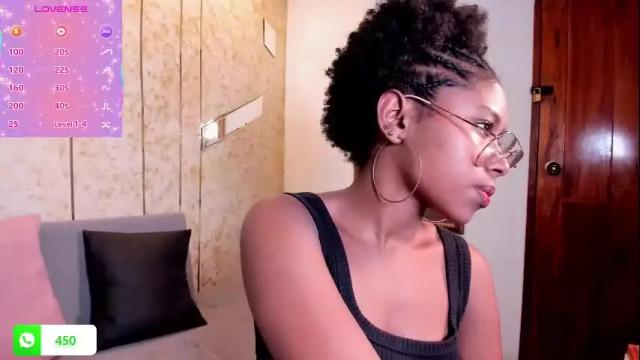 Image 2 of violeta_ruiz_ Stream on Chaturbate on 7 days ago