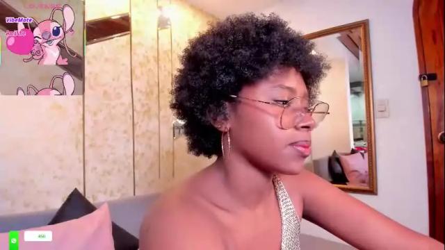 Image 11 of violeta_ruiz_ Stream on Chaturbate on 4 days ago