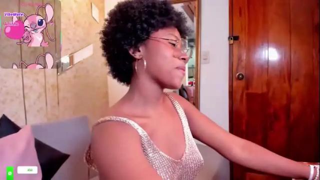 Image 3 of violeta_ruiz_ Stream on Chaturbate on 4 days ago