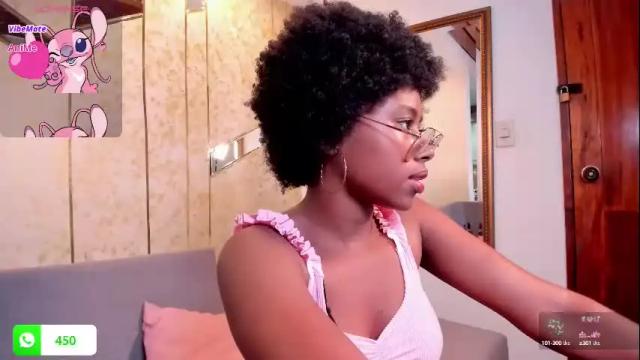 Image 10 of violeta_ruiz_ Stream on Chaturbate on 3 days ago