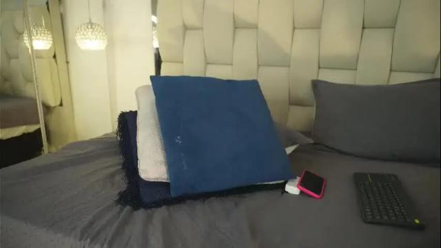 Image 3 of violetahayes Stream on Chaturbate on 2 months ago