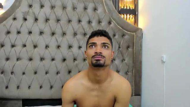 Image 2 of violetand_jey26 Stream on Chaturbate on 18 months ago