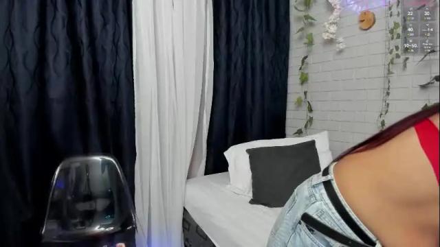 Image 2 of violetaqueen_ Stream on Chaturbate on 2 days ago