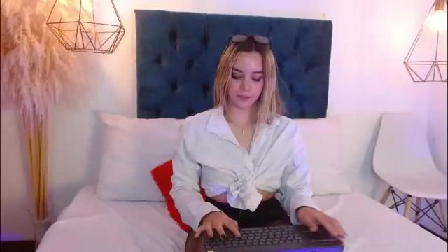 Image 10 of violetarainn Stream on Chaturbate on 2 months ago