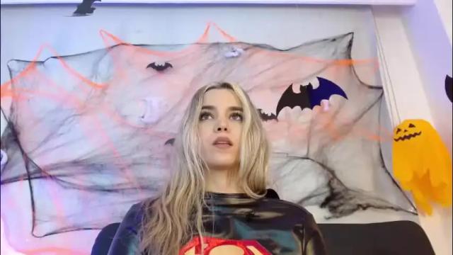 Image 4 of violetarainn Stream on Chaturbate on 9 days ago