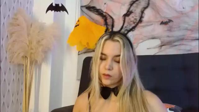 Image 2 of violetarainn Stream on Chaturbate on 3 days ago