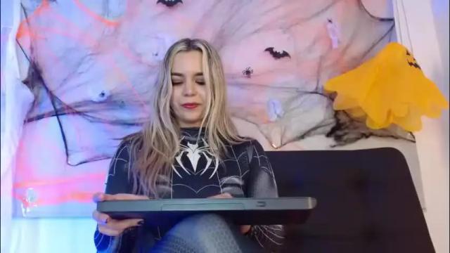 Image 8 of violetarainn Stream on Chaturbate on 4 days ago