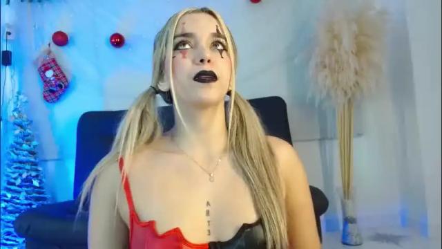 Image 11 of violetarainn Stream on Chaturbate on 16 days ago