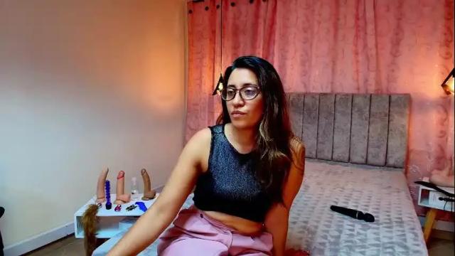 Image 2 of violetascott_ Stream on Chaturbate on 19 days ago