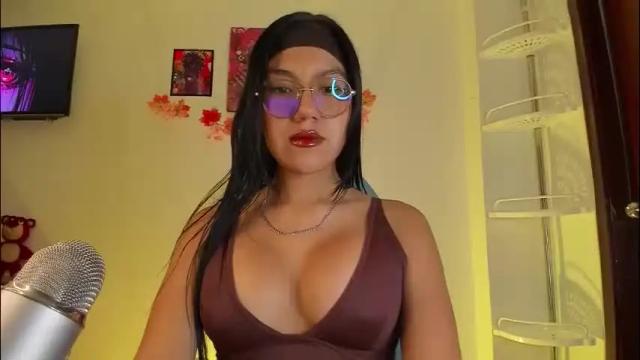 Image 6 of violetbunnyy1 Stream on Chaturbate on 2 months ago