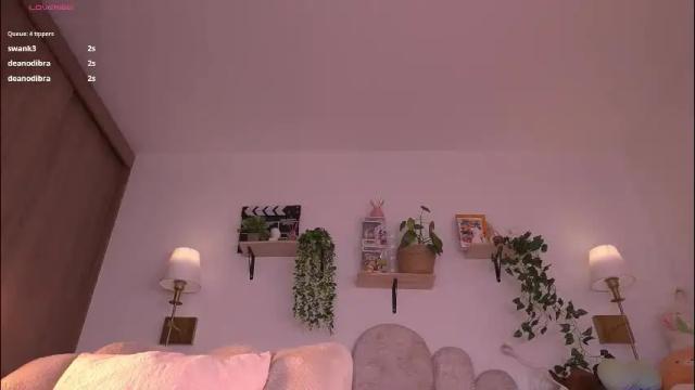 Image 8 of violeth___ Stream on Chaturbate on 29 days ago