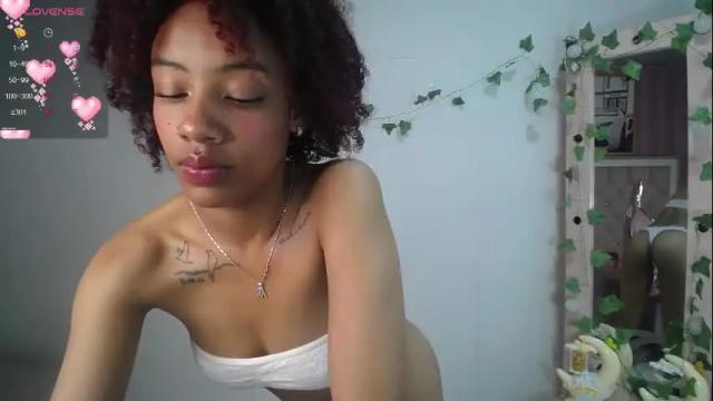 Image 8 of violeth_b Stream on Chaturbate on 1 month ago