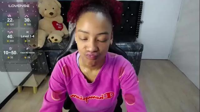 Image 4 of violeth_b Stream on Chaturbate on 13 days ago