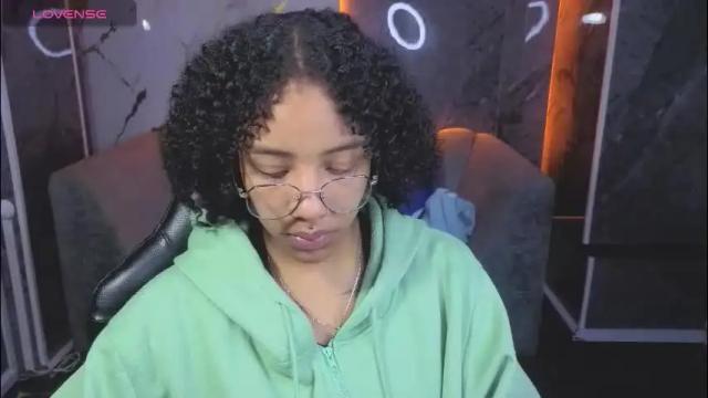 Image 2 of violeth_b Stream on Chaturbate on 1 month ago