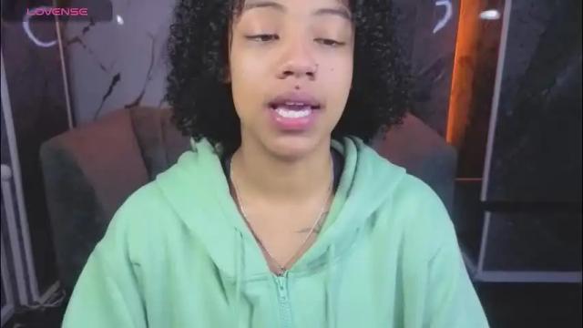 Image 3 of violeth_b Stream on Chaturbate on 1 month ago