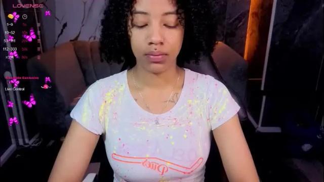 Image 3 of violeth_b Stream on Chaturbate on 1 month ago