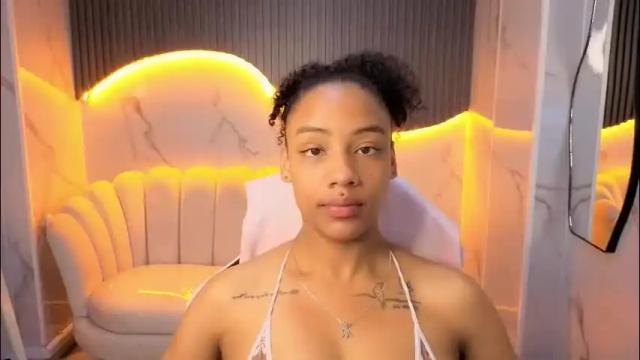 Image 2 of violeth_b Stream on Chaturbate on 1 month ago