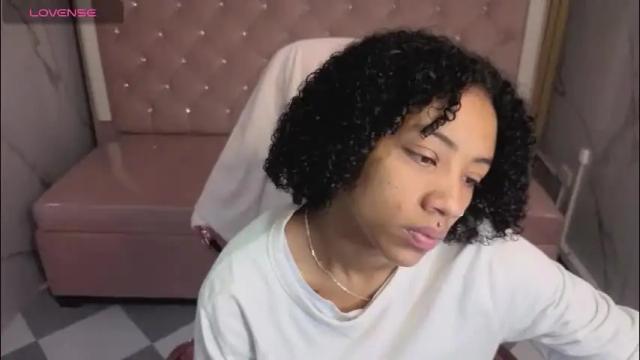 Image 2 of violeth_b Stream on Chaturbate on 1 month ago