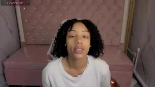 Image 4 of violeth_b Stream on Chaturbate on 1 month ago