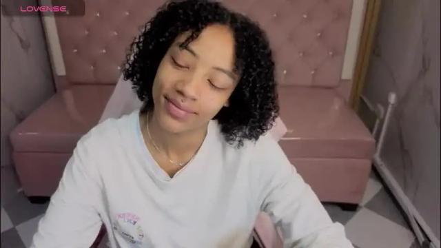 Image 6 of violeth_b Stream on Chaturbate on 1 month ago