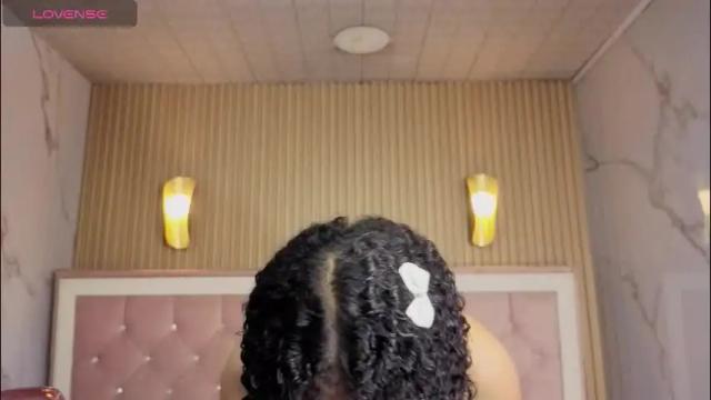 Image 3 of violeth_b Stream on Chaturbate on 1 month ago