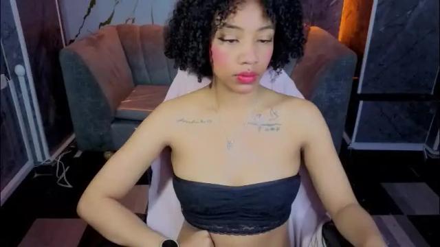 Image 4 of violeth_b Stream on Chaturbate on 1 month ago