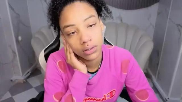 Image 10 of violeth_b Stream on Chaturbate on 22 days ago