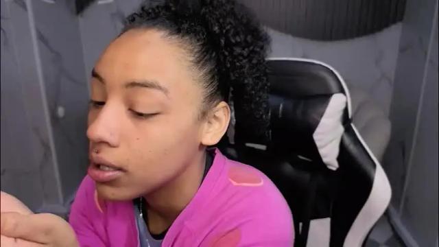 Image 2 of violeth_b Stream on Chaturbate on 22 days ago