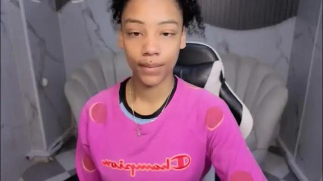 Image 4 of violeth_b Stream on Chaturbate on 22 days ago