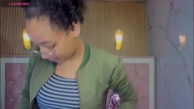 Image 2 of violeth_b Stream on Chaturbate on 10 days ago