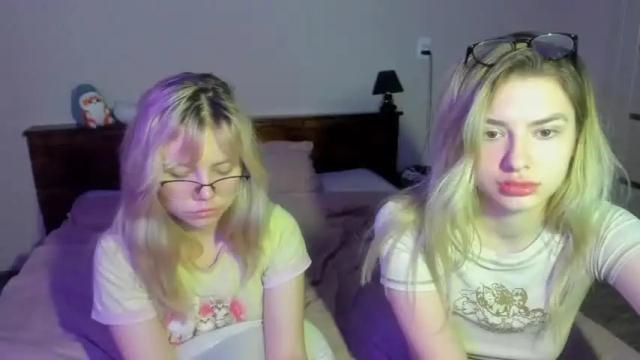 Image 8 of violeti_neko Stream on Chaturbate on 13 months ago