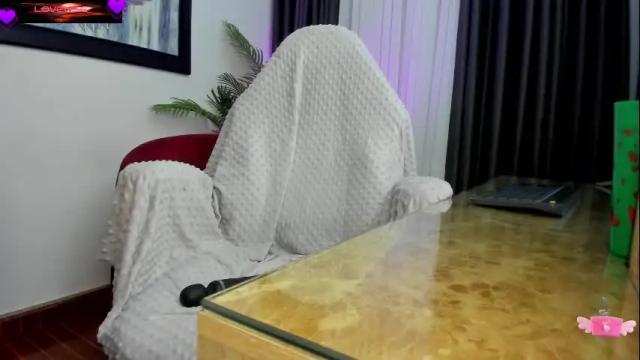 Image 4 of violetparkker Stream on Chaturbate on 1 month ago